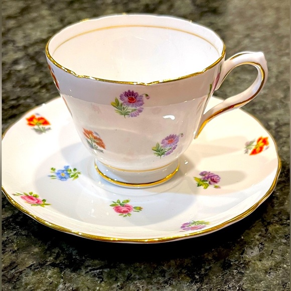 🫖 Vintage Westbrook bone China teacup and saucer English countryside floral - Picture 1 of 5
